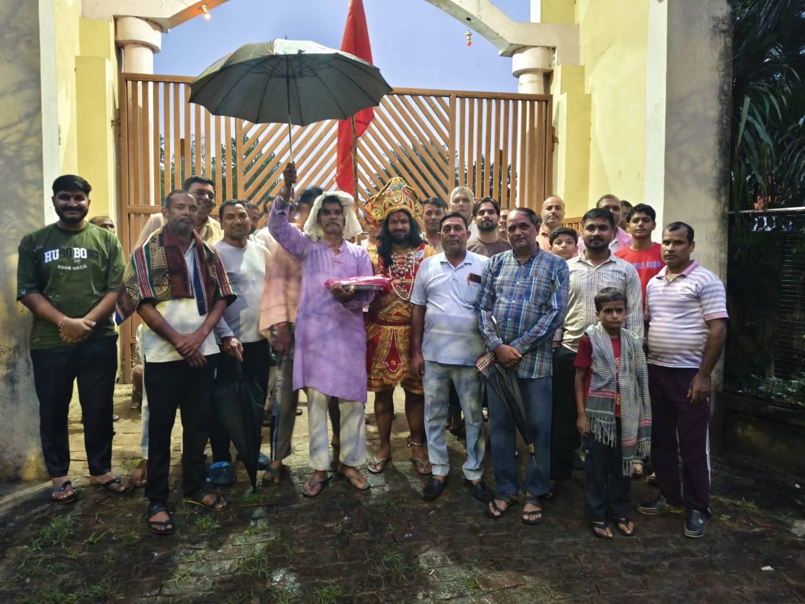 डाडा जलालपुर में 53वीं रामलीला का शुभारंभ,        विधि-विधान से स्थापित हुआ भगवान श्रीराम का ध्वज l
