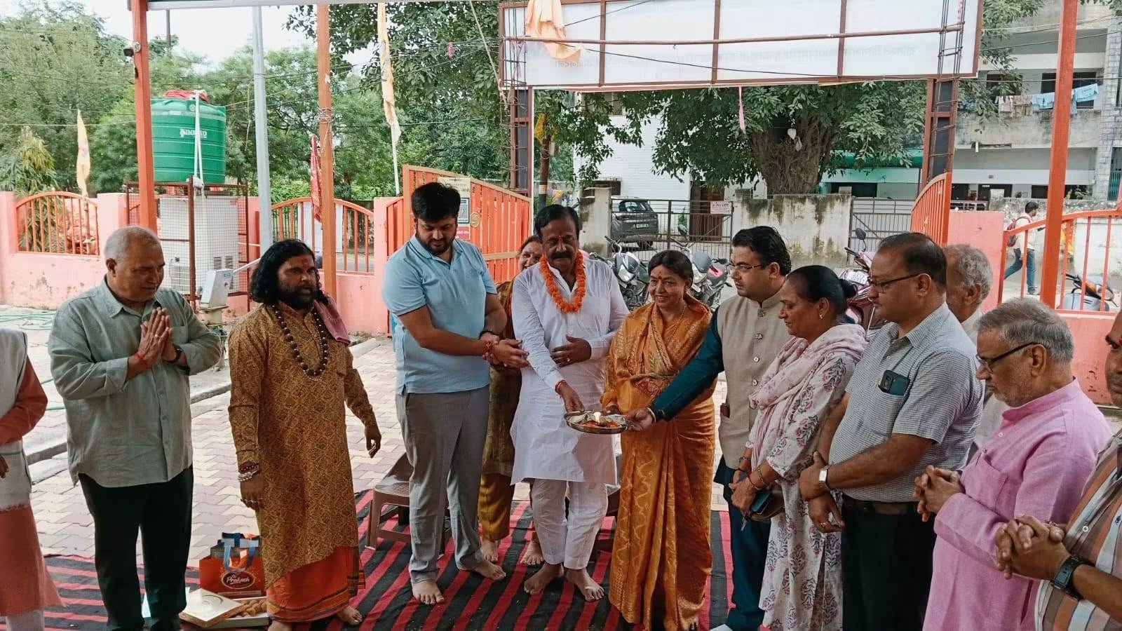 प्रधानमंत्री नरेंद्र मोदी के जन्मदिवस पर पंचशील काली मंदिर में गूंजे वैदिक मंत्र, राज्य मंत्री आदेश सैनी ने कराया हवन-पूजन