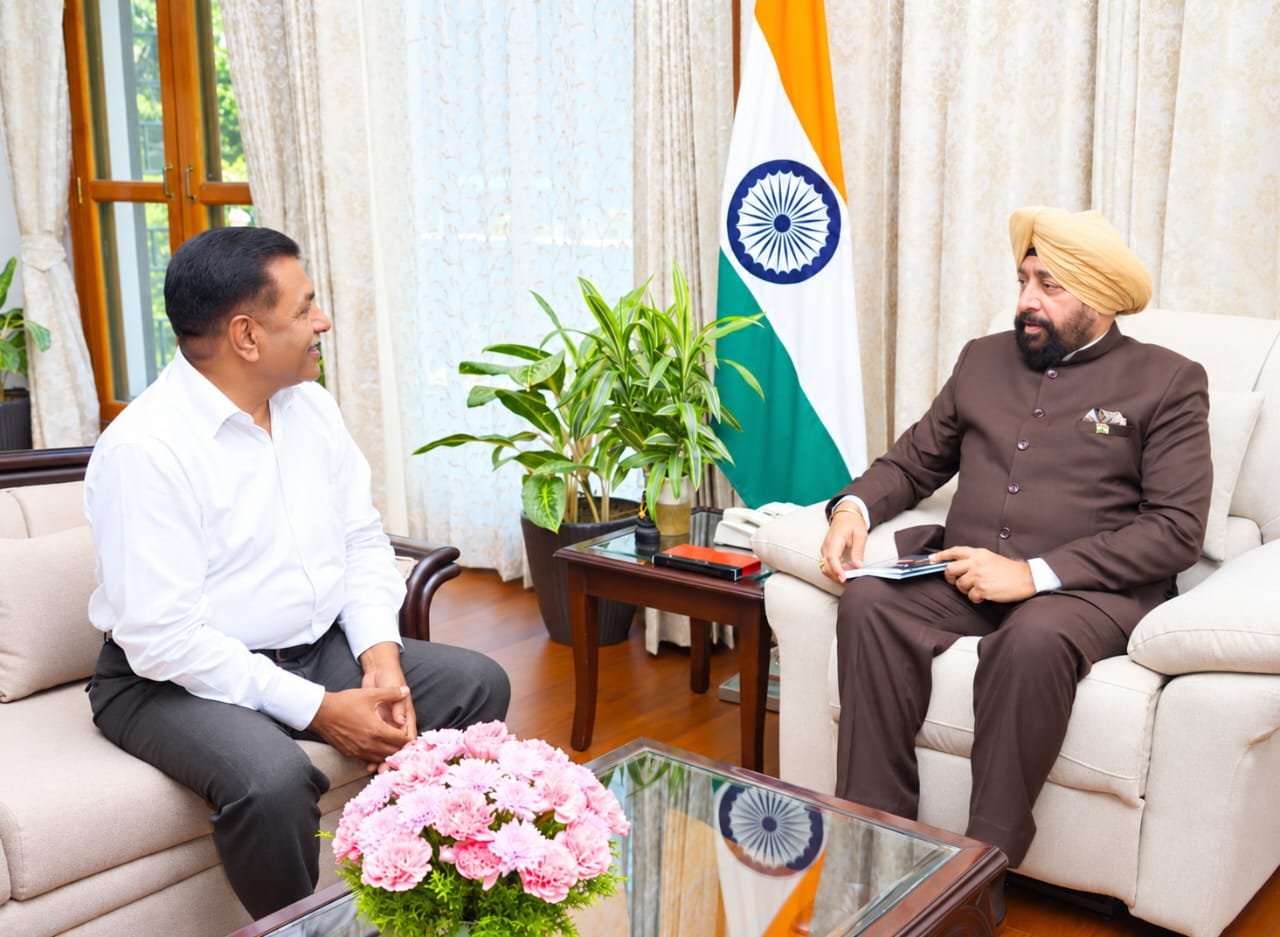 राज्यपाल लेफ्टिनेंट जनरल गुरमीत सिंह के पांच वर्ष पूर्ण होने पर डॉ. रवीन्द्र कुमार सैनी ने दी हार्दिक बधाई